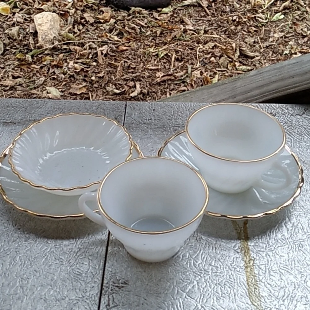 Vintage Anchor ⚓ Hocking milk glass gold scalloped trim 5 pieces